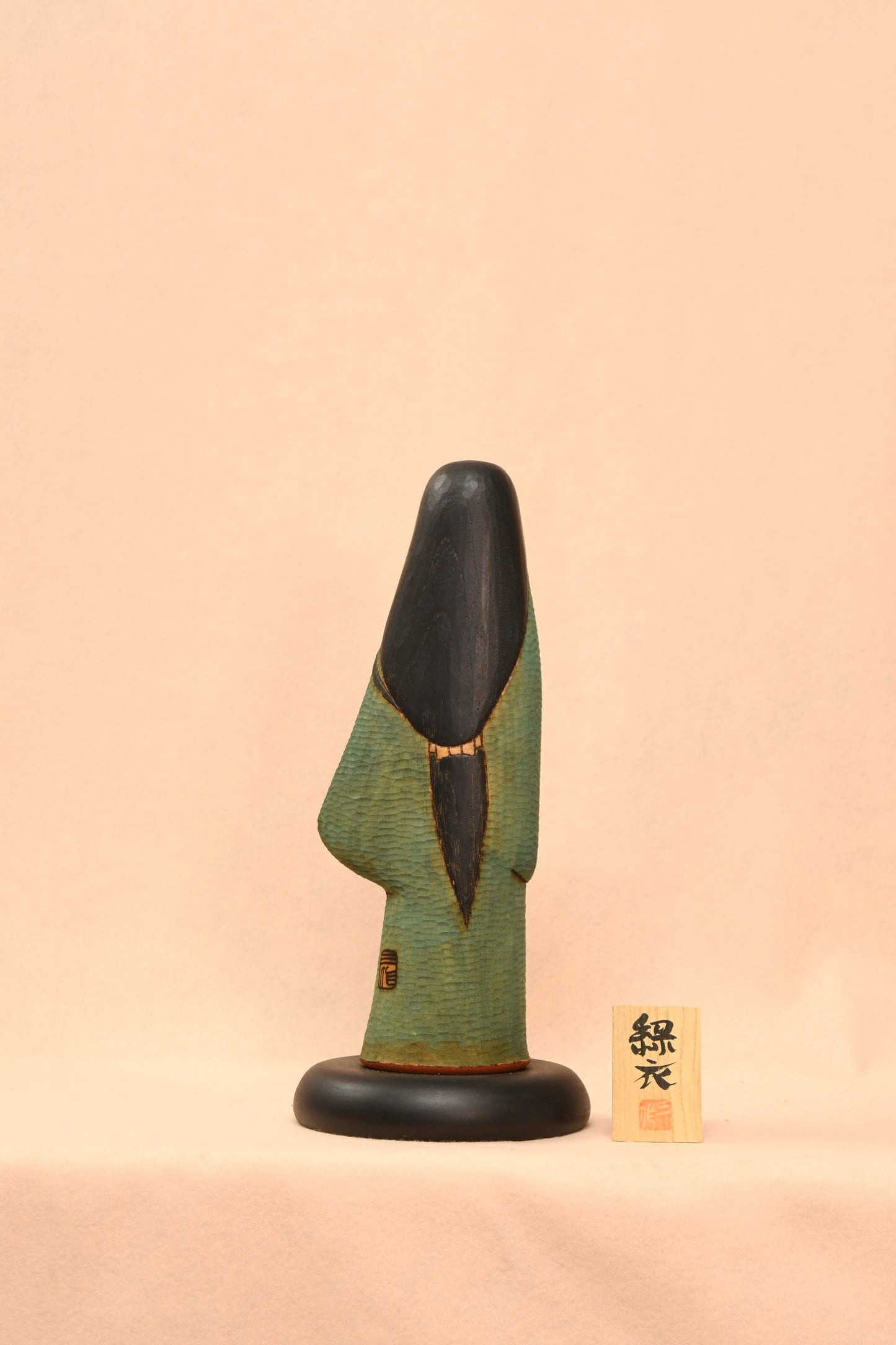 緑衣　こけし（RYOKUI 　KOKESHI　DOLL)