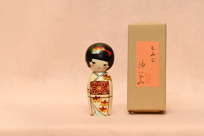 もみじ　こけし/ MOMIJI Kokeshi Doll