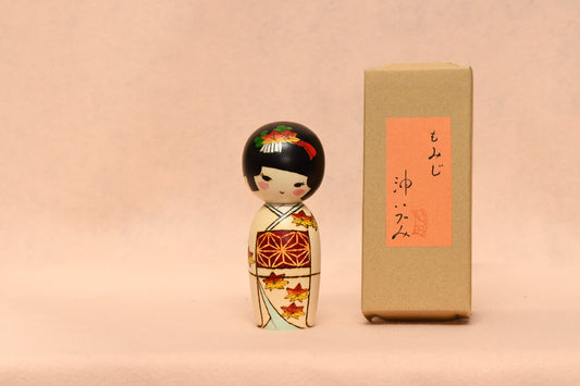 もみじ　こけし/ MOMIJI Kokeshi Doll