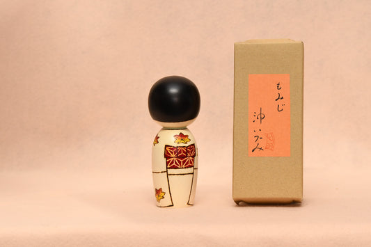 もみじ　こけし/ MOMIJI Kokeshi Doll